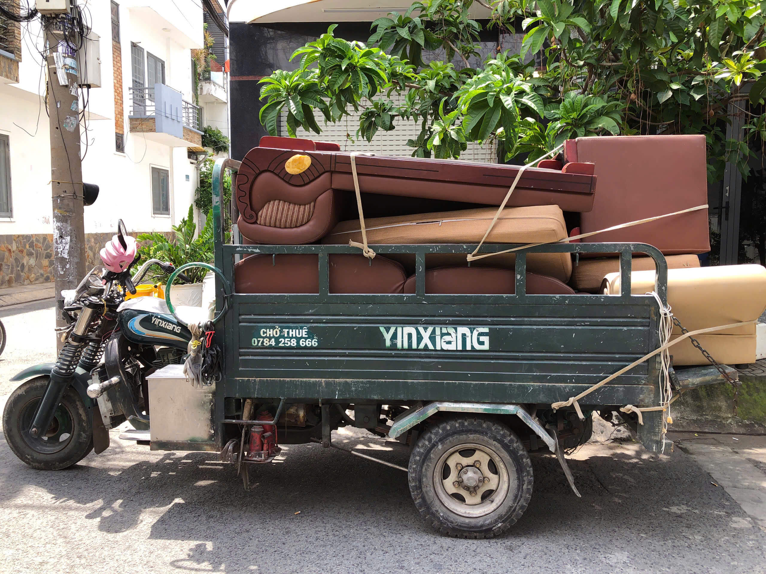 Thu gom nội thất cũ tại Tân Bình bằng xe ba gác