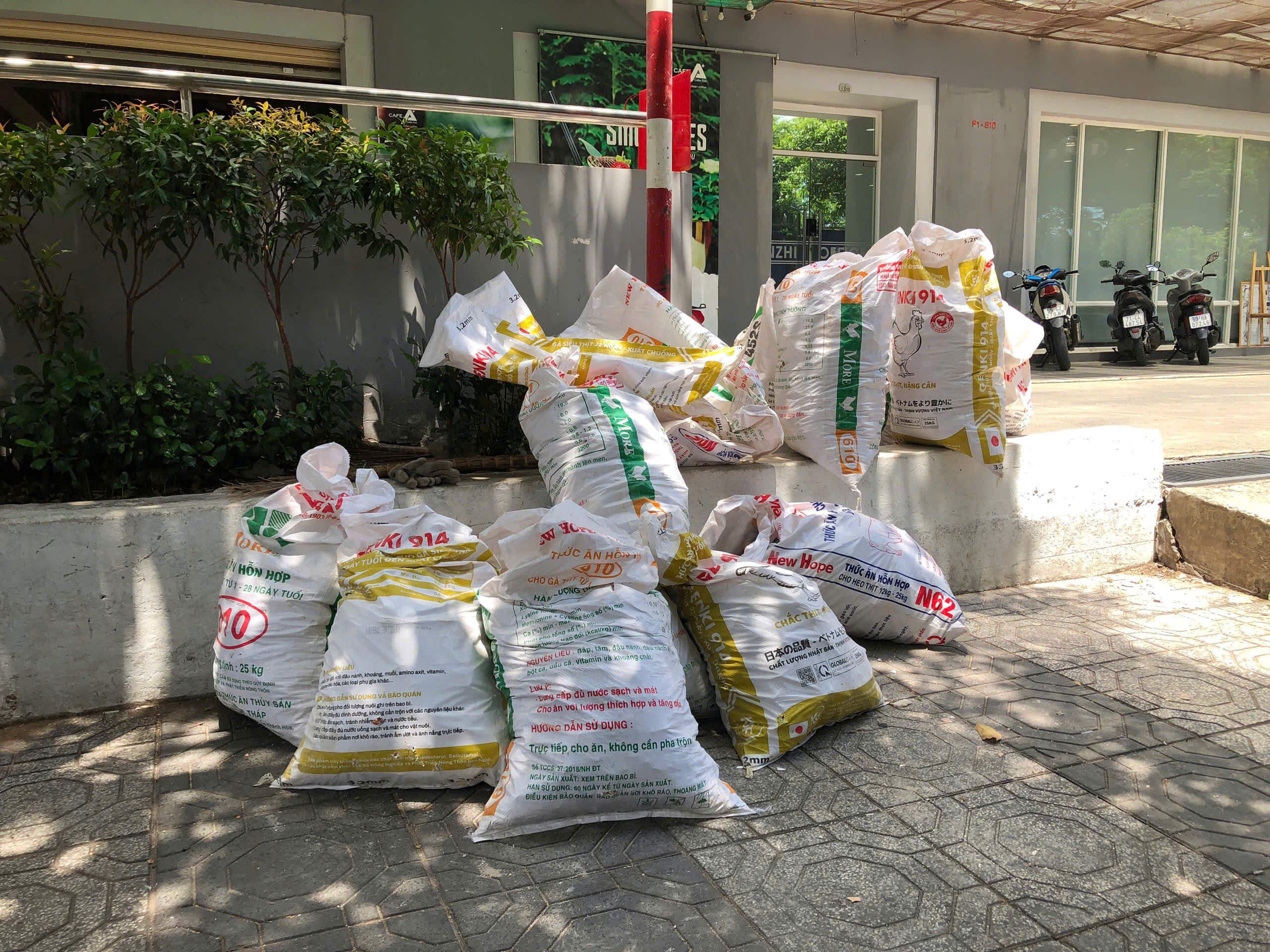 Dọn đổ rác xây dựng sau sửa chữa căn hộ tại Carillon 1