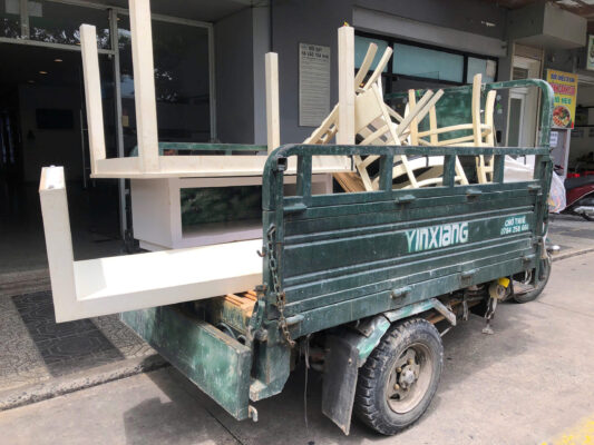 Thuê xe ba gác chở bàn ghế cũ tại Tân Bình