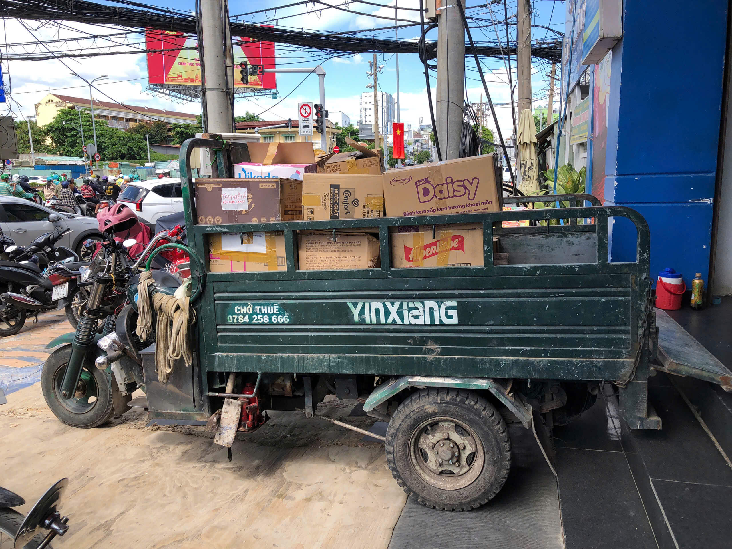 Thu gom hàng tồn kho hư hỏng tại Tân Bình bằng xe ba gác