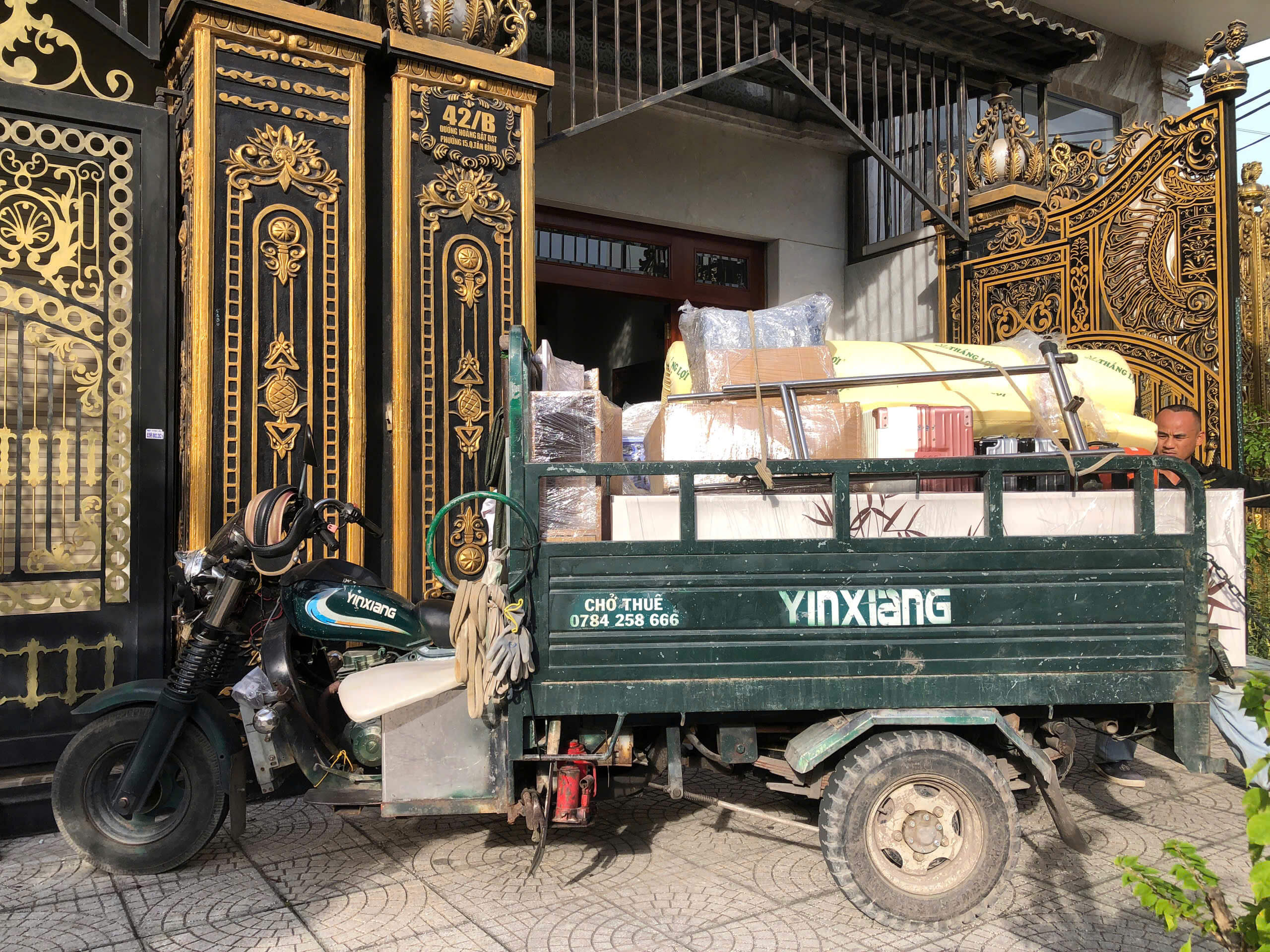 Xe ba gác hỗ trợ chuyển trọ ngoài giờ tại Tân Bình