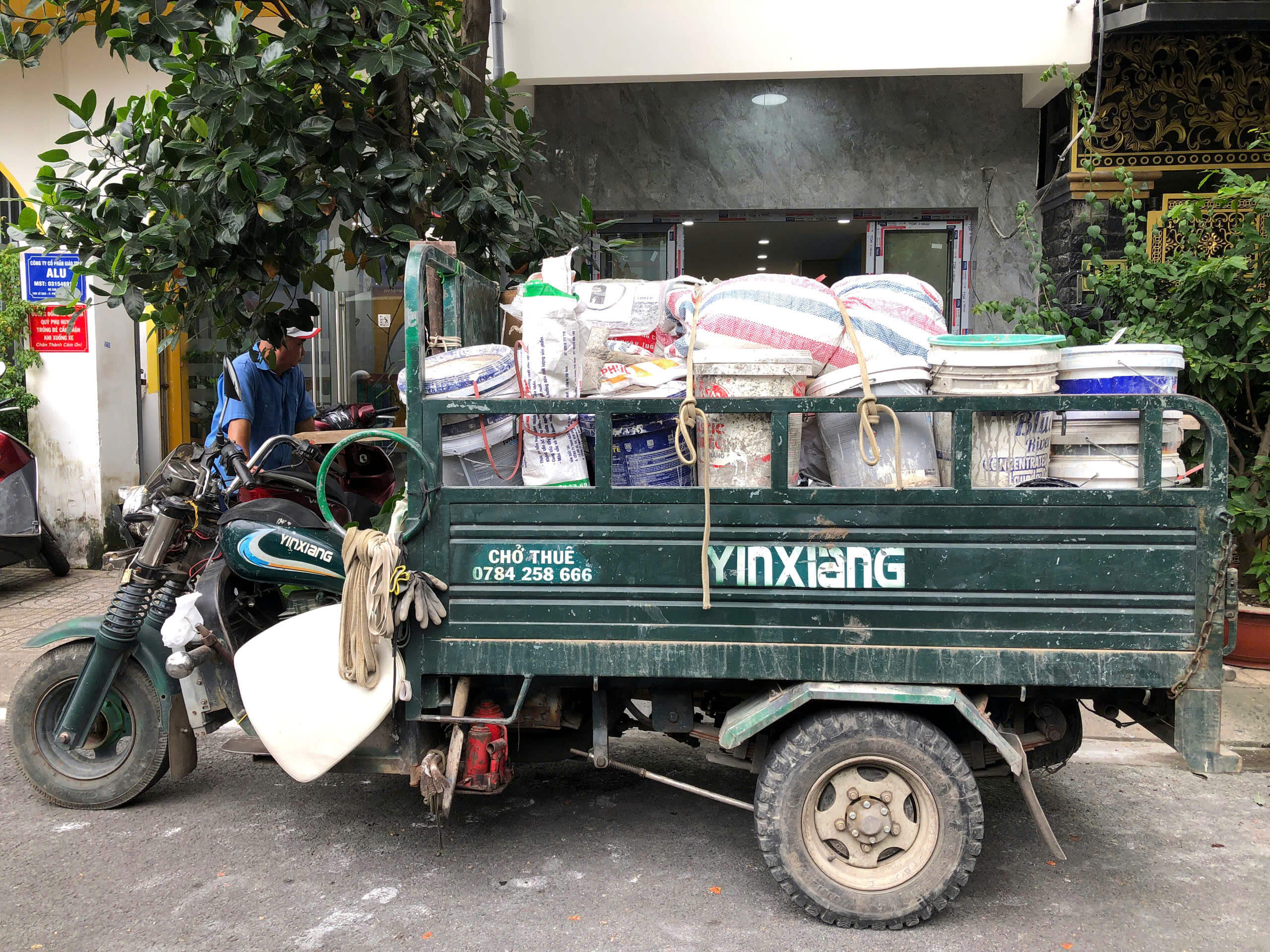 Dịch vụ dọn đổ rác công trình bằng xe ba gác tại Tân Bình