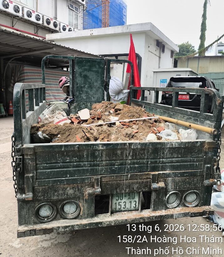 Xe ba gác vận chuyển rác công trình văn phòng tại Tân Bình