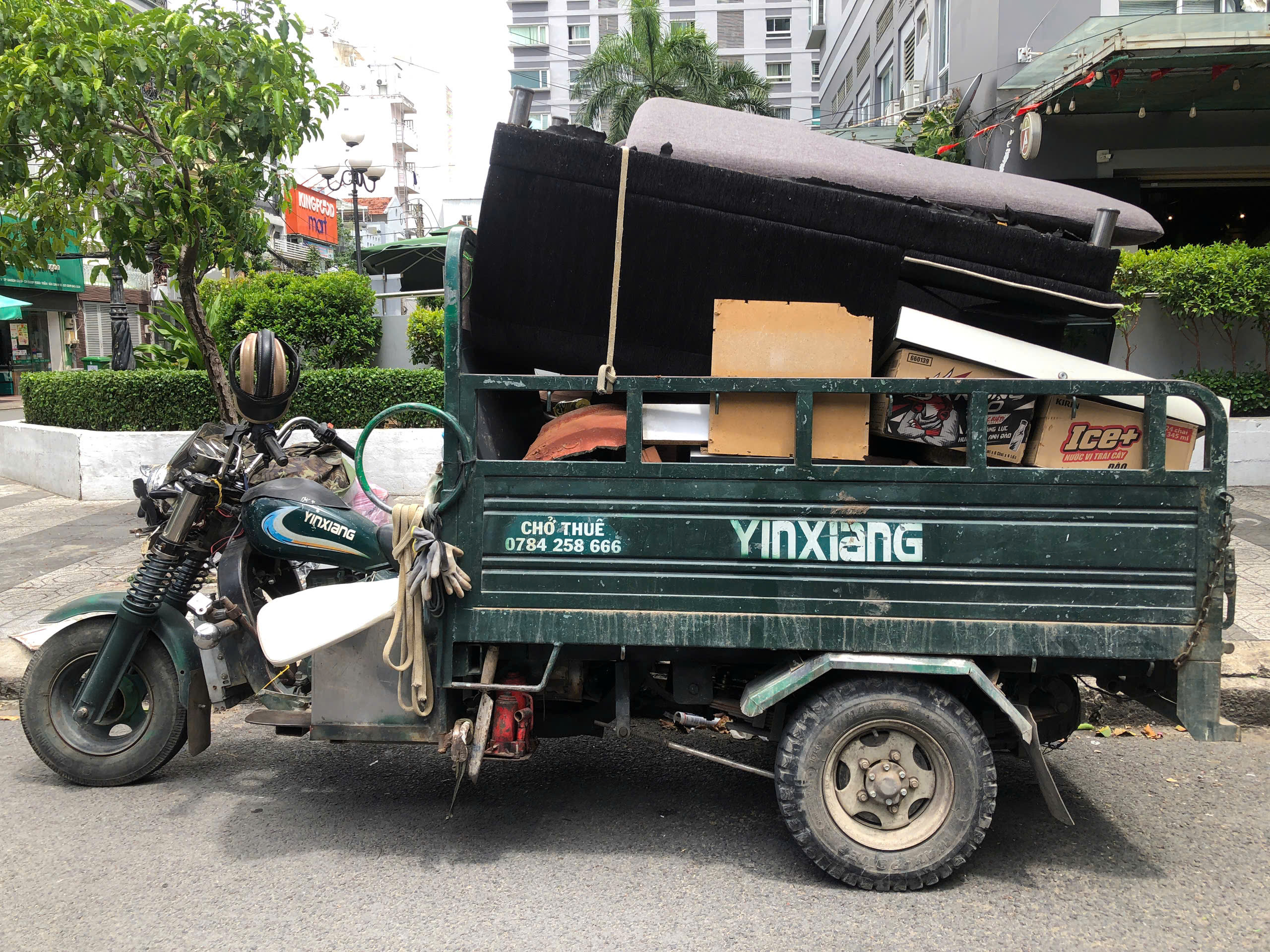 Thu Gom Nệm Cũ Có Thể Kết Hợp Với Nội Thất Không Còn Sử Dụng